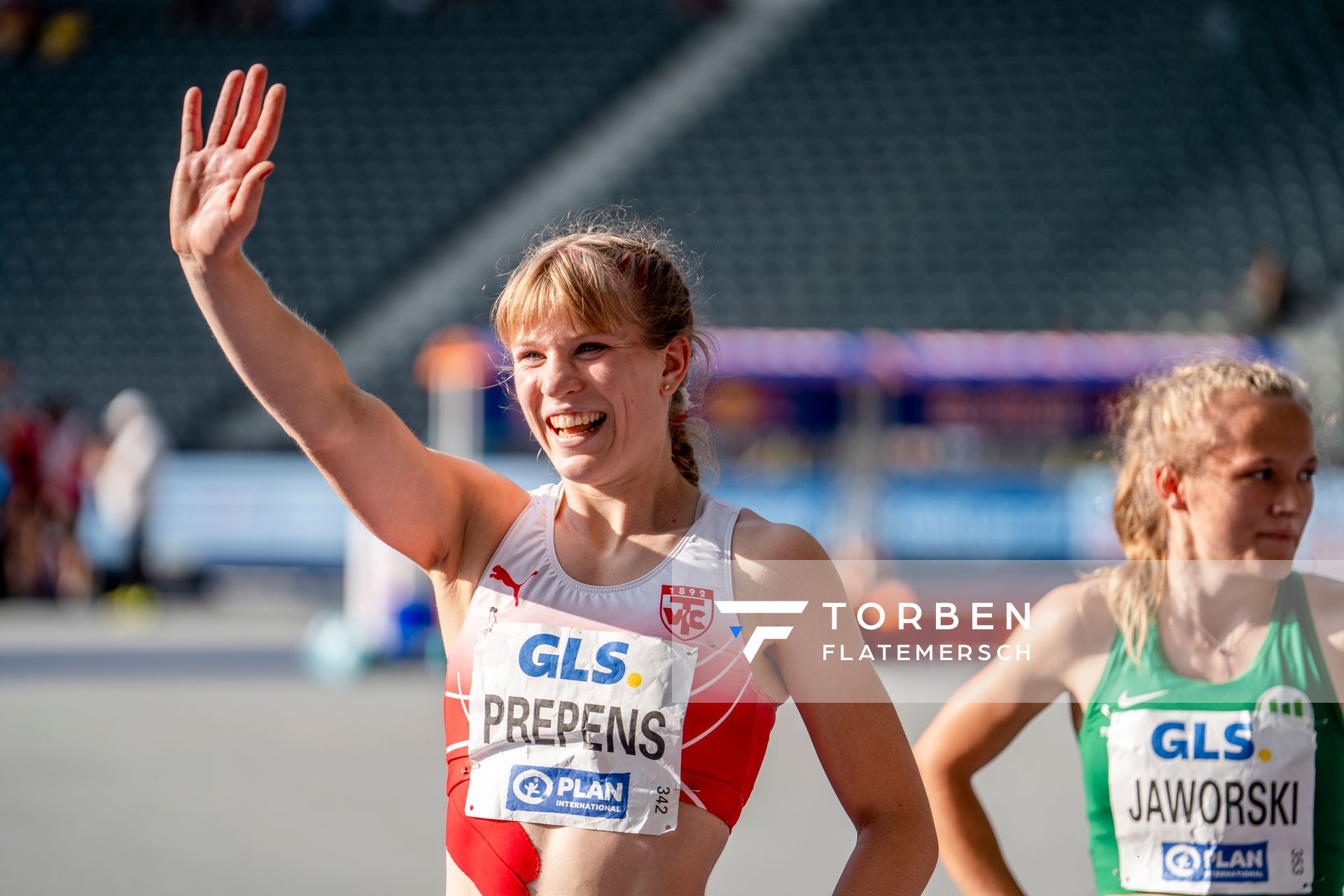 Talea Prepens (TV Cloppenburg) nach dem 200m Finale waehrend der deutschen Leichtathletik-Meisterschaften im Olympiastadion am 26.06.2022 in Berlin